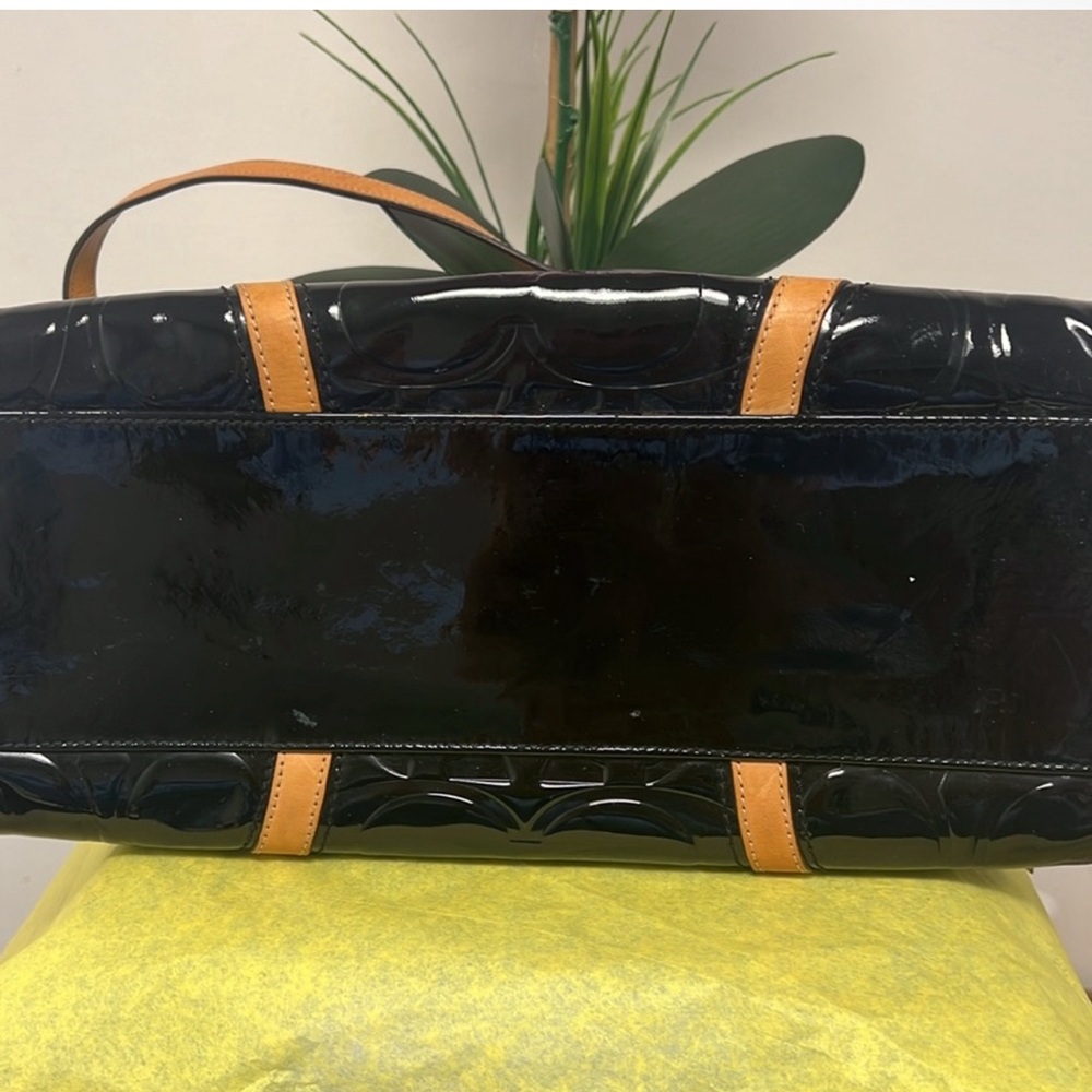 *SOLD*Coach Patent Leather Shoulder Bag - Picture 8 of 11